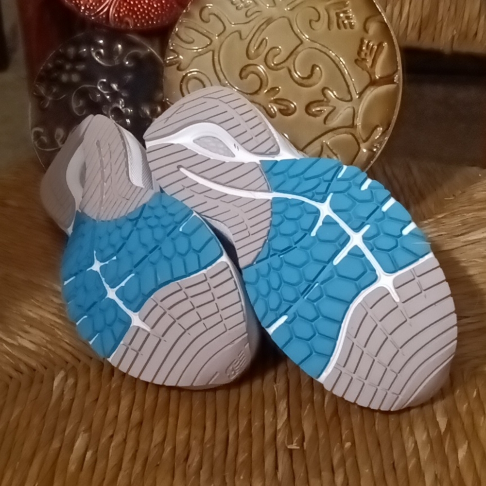 Sneakers - Picture 4 of 4